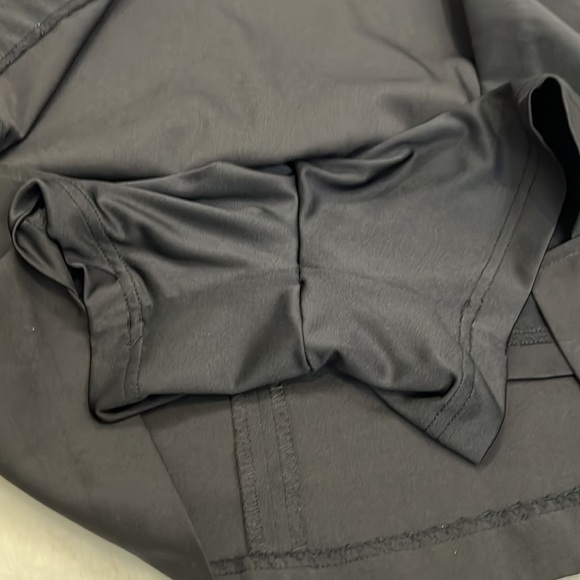 Lady Hagen Black size 6 skort, has pockets perfect for a round of golf - Picture 11 of 16